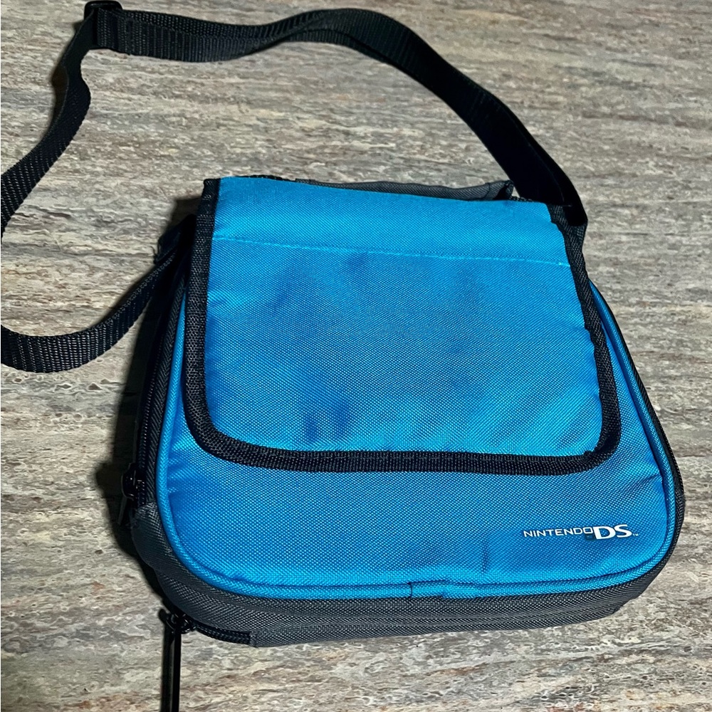 NWOT Nintendo DS double zippered shoulder bag.